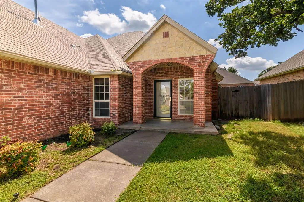 Photo 3 — 11805 Gwendolyn Lane, Oklahoma City, OK 73131