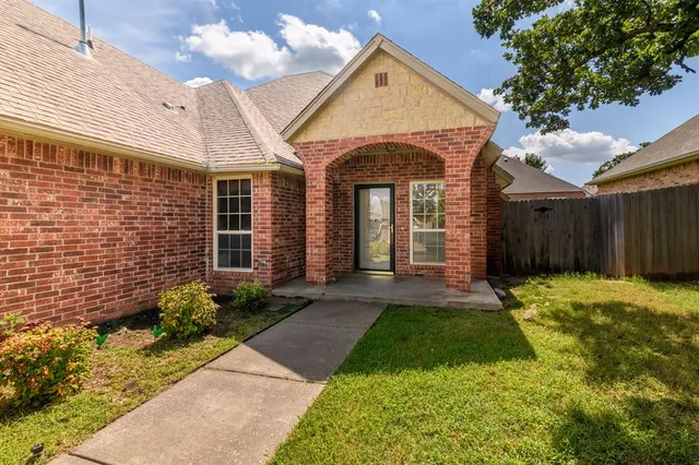 Photo 3 — 11805 Gwendolyn Lane, Oklahoma City, OK 73131