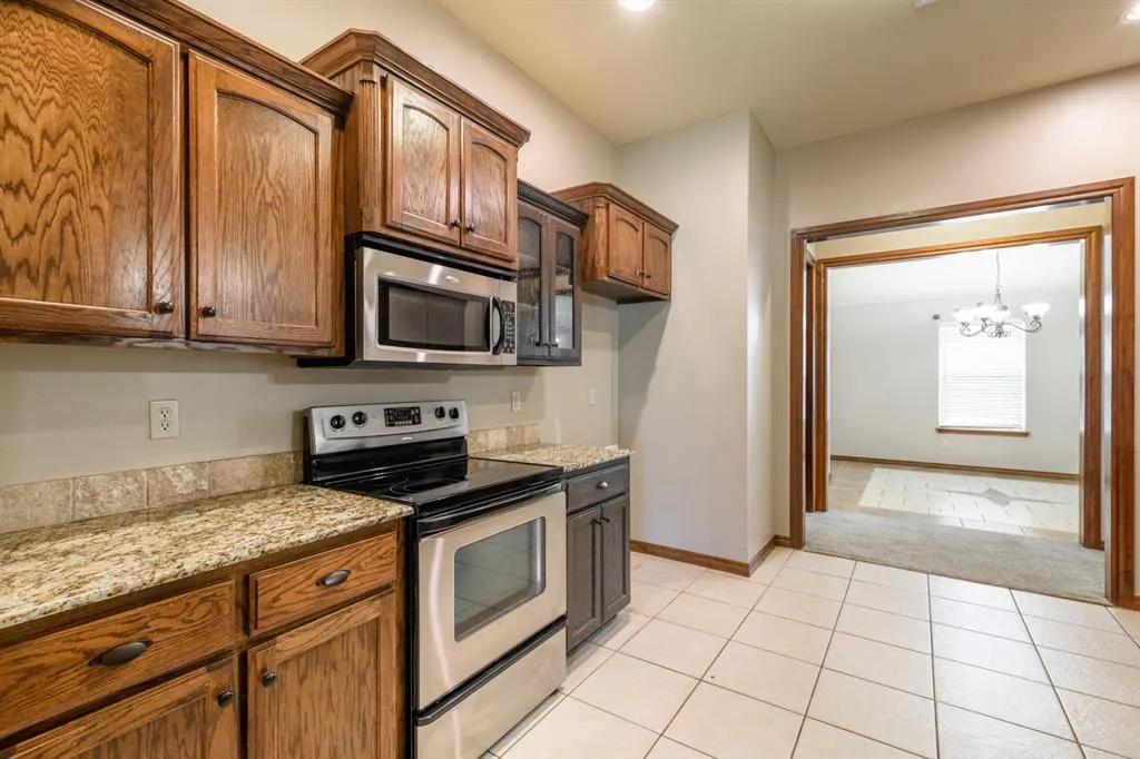 Photo 8 — 11805 Gwendolyn Lane, Oklahoma City, OK 73131