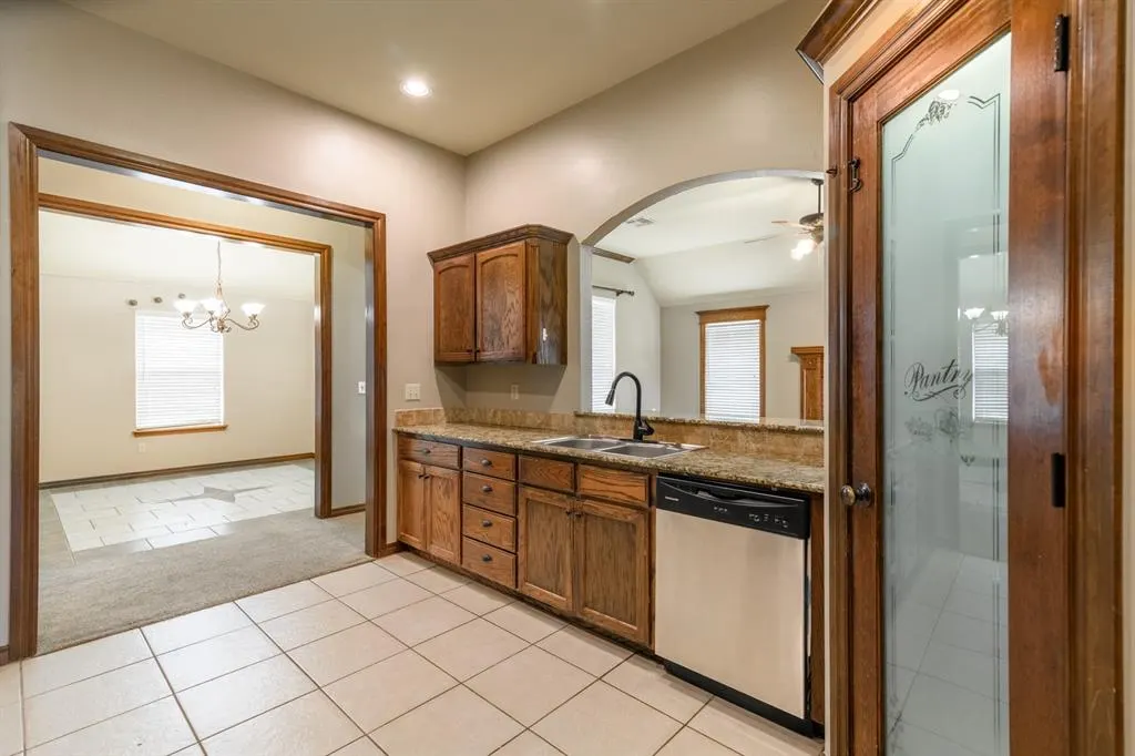 Photo 9 — 11805 Gwendolyn Lane, Oklahoma City, OK 73131