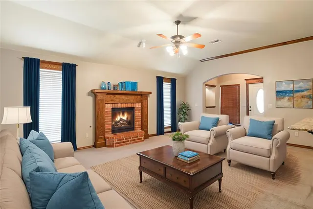 Photo 4 — 11805 Gwendolyn Lane, Oklahoma City, OK 73131