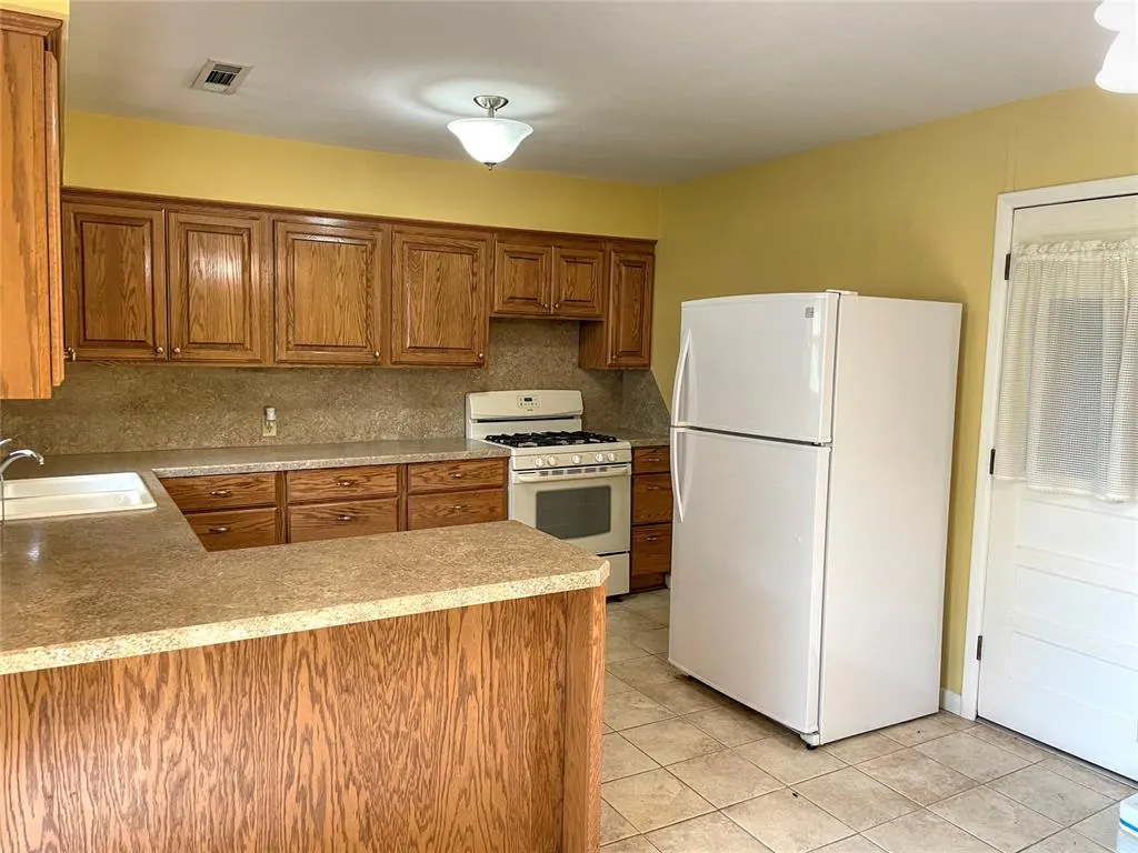 Photo 6 — 714 Kimberly Road, Tecumseh, OK 74873