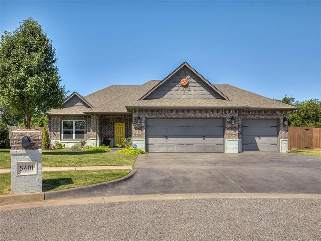 Photo 2 — 5401 St James Place, Oklahoma City, OK 73179