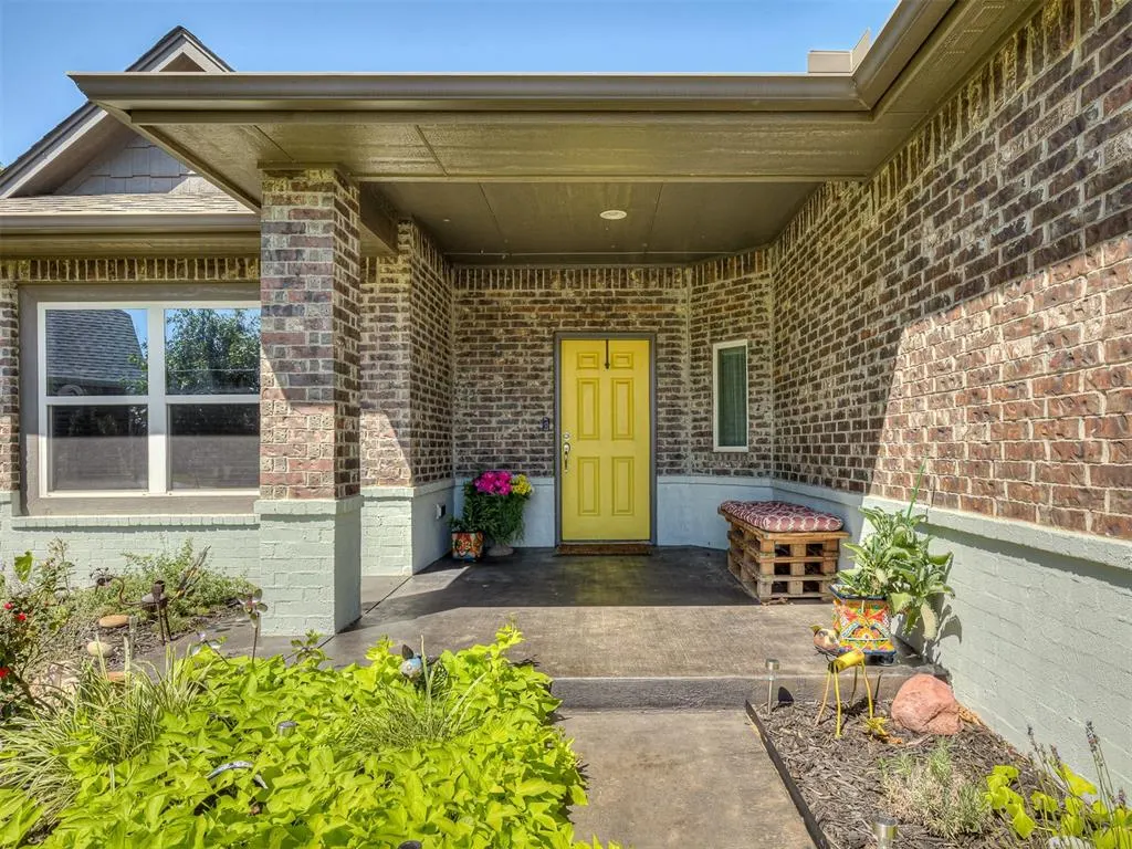 Photo 3 — 5401 St James Place, Oklahoma City, OK 73179
