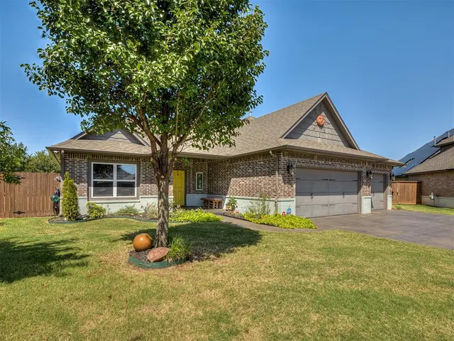 Photo 4 — 5401 St James Place, Oklahoma City, OK 73179