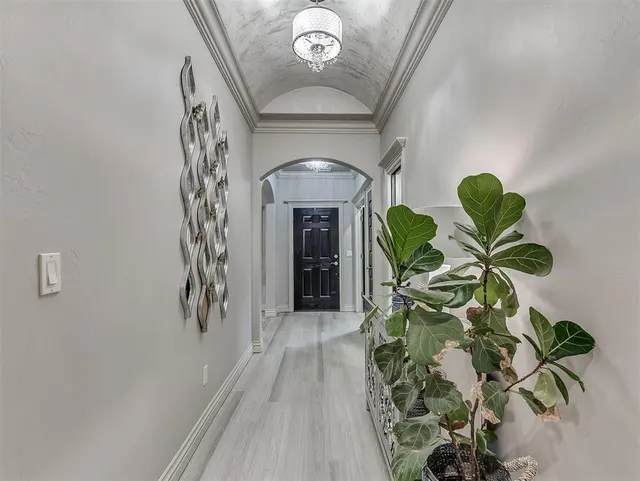 Photo 6 — 5401 St James Place, Oklahoma City, OK 73179
