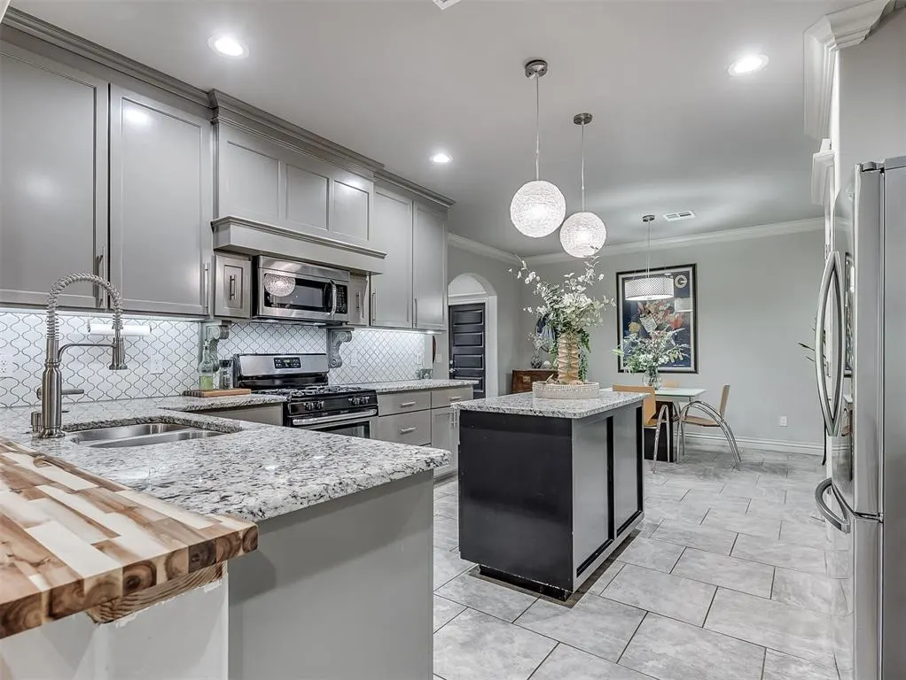 Photo 14 — 5401 St James Place, Oklahoma City, OK 73179