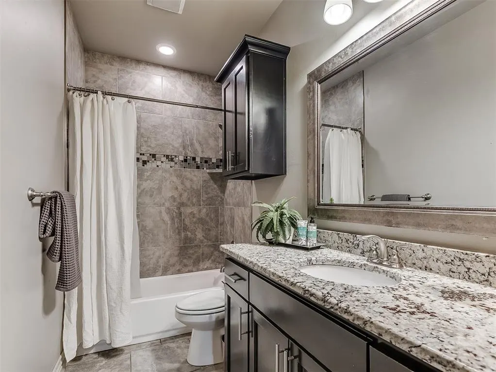 Photo 33 — 5401 St James Place, Oklahoma City, OK 73179