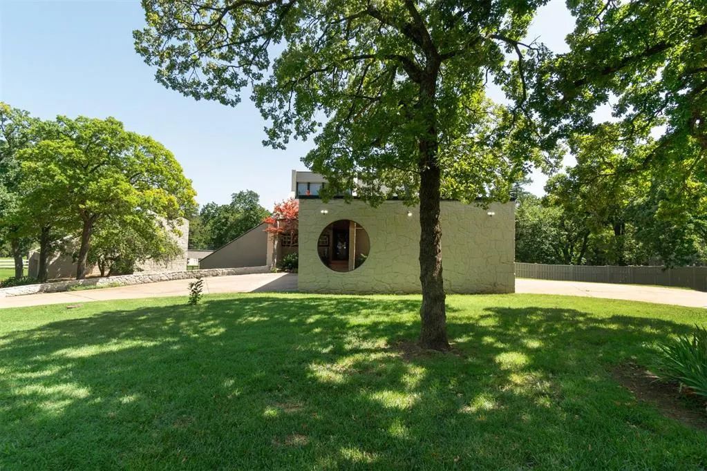 Front exterior — 1704 Woodhill Road, Edmond, OK 73025