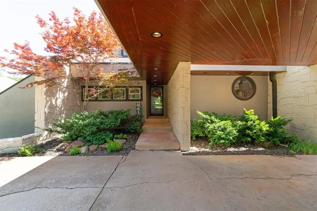 Photo 5 — 1704 Woodhill Road, Edmond, OK 73025