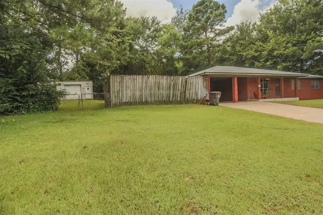 Photo 3 — 1702 SE Adams Street, Idabel, OK 74745