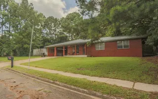 Sold home at 1702 SE Adams Street