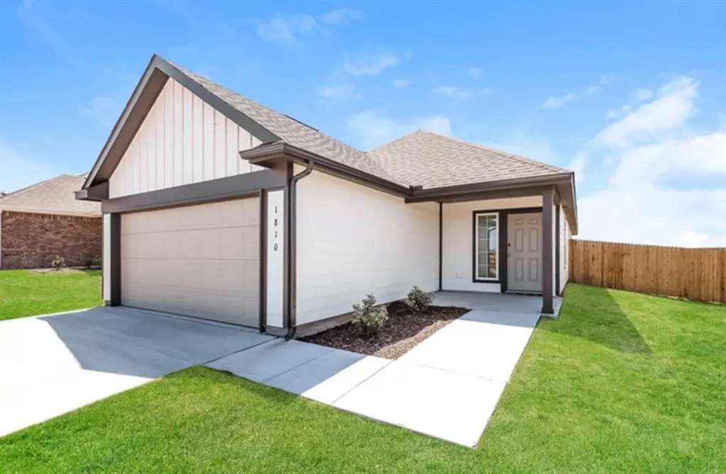 Photo 2 — 1810 Crimson Lake Boulevard, El Reno, OK 73036