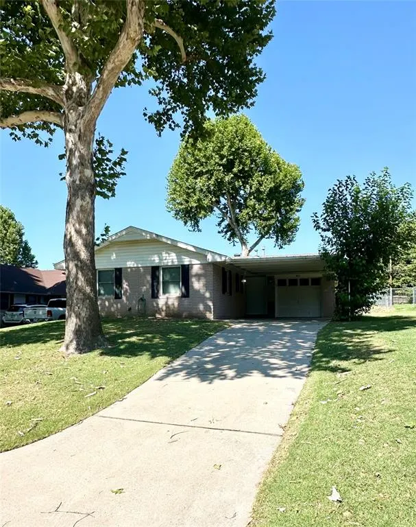 Photo 2 — 521 Skylark Drive, Oklahoma City, OK 73127