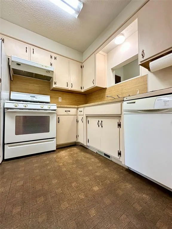 Photo 6 — 521 Skylark Drive, Oklahoma City, OK 73127