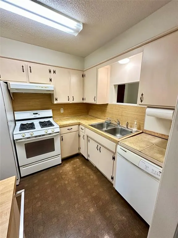 Photo 7 — 521 Skylark Drive, Oklahoma City, OK 73127