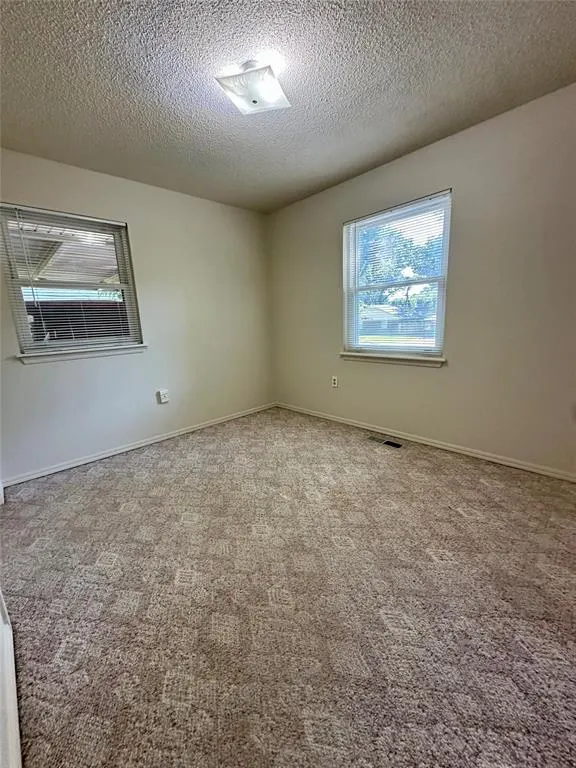 Photo 8 — 521 Skylark Drive, Oklahoma City, OK 73127