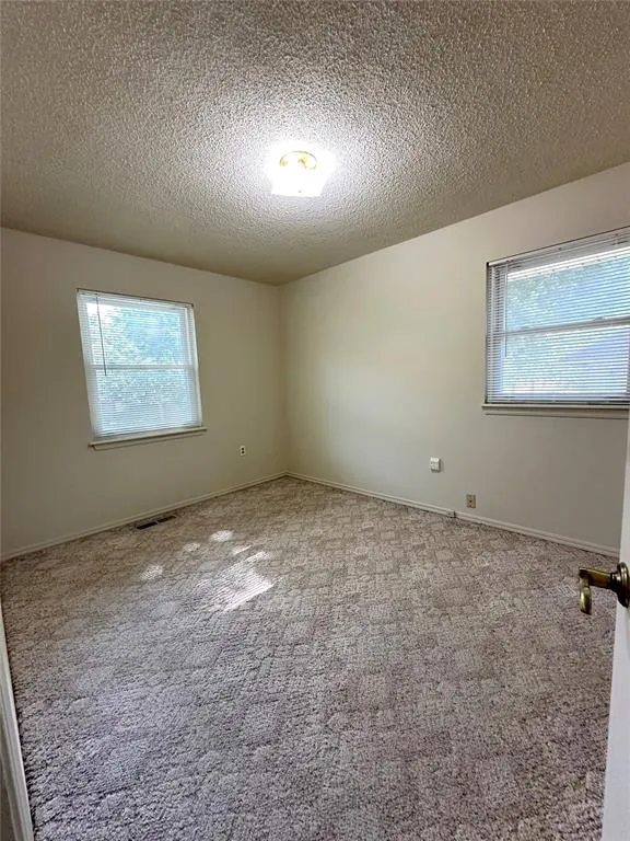 Photo 11 — 521 Skylark Drive, Oklahoma City, OK 73127