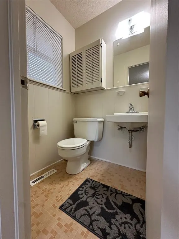 Photo 12 — 521 Skylark Drive, Oklahoma City, OK 73127