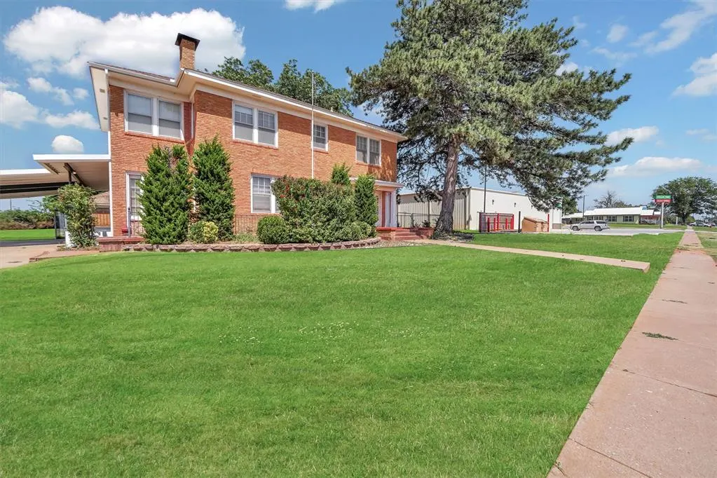 Front exterior — 1001 N 4th Street, Sayre, OK 73662