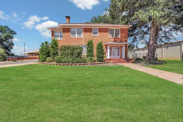 Photo 2 — 1001 N 4th Street, Sayre, OK 73662
