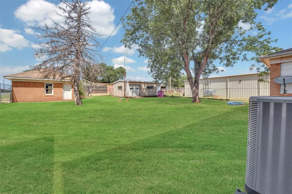 Photo 35 — 1001 N 4th Street, Sayre, OK 73662