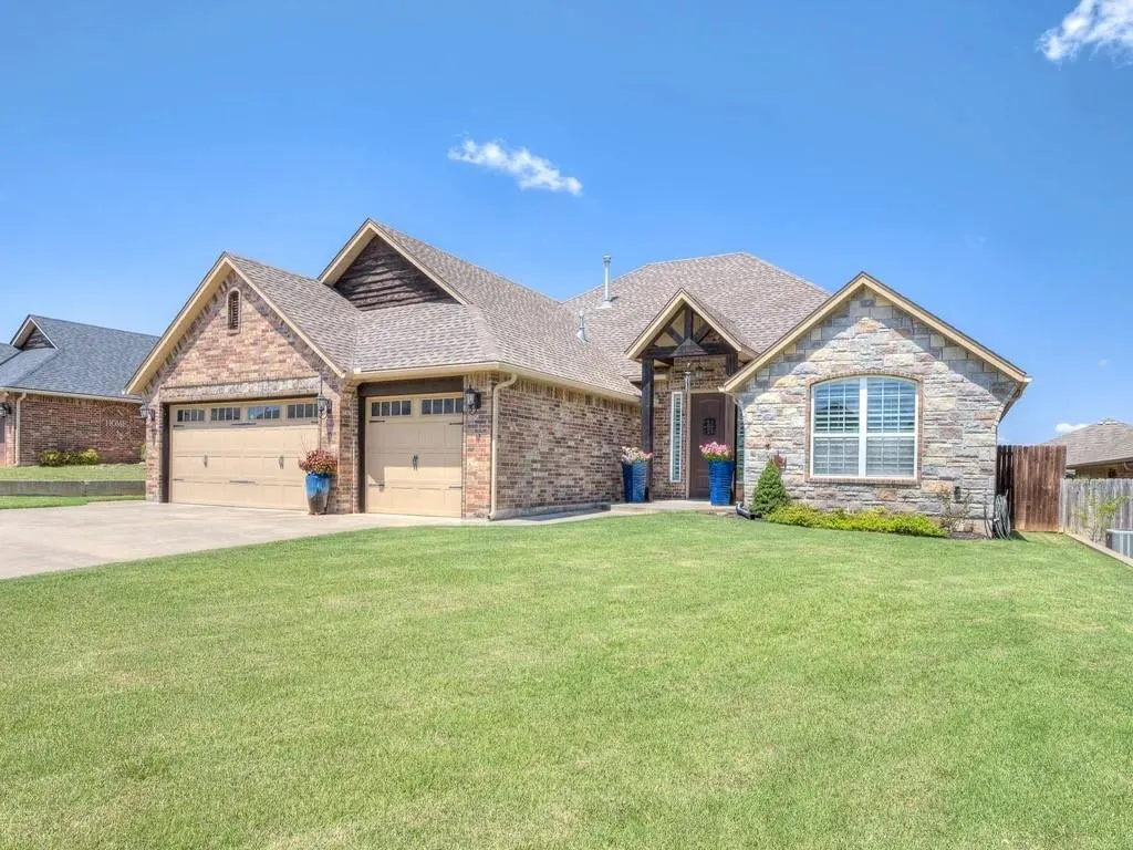 Photo 3 — 10841 Sara Court, Midwest City, OK 73130