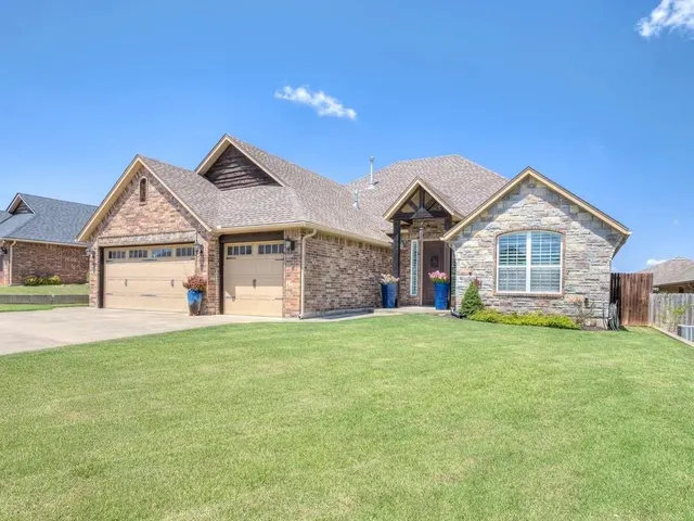 Photo 3 — 10841 Sara Court, Midwest City, OK 73130