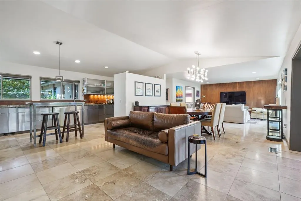 Photo 8 — 3205 Elmwood Avenue, Oklahoma City, OK 73116