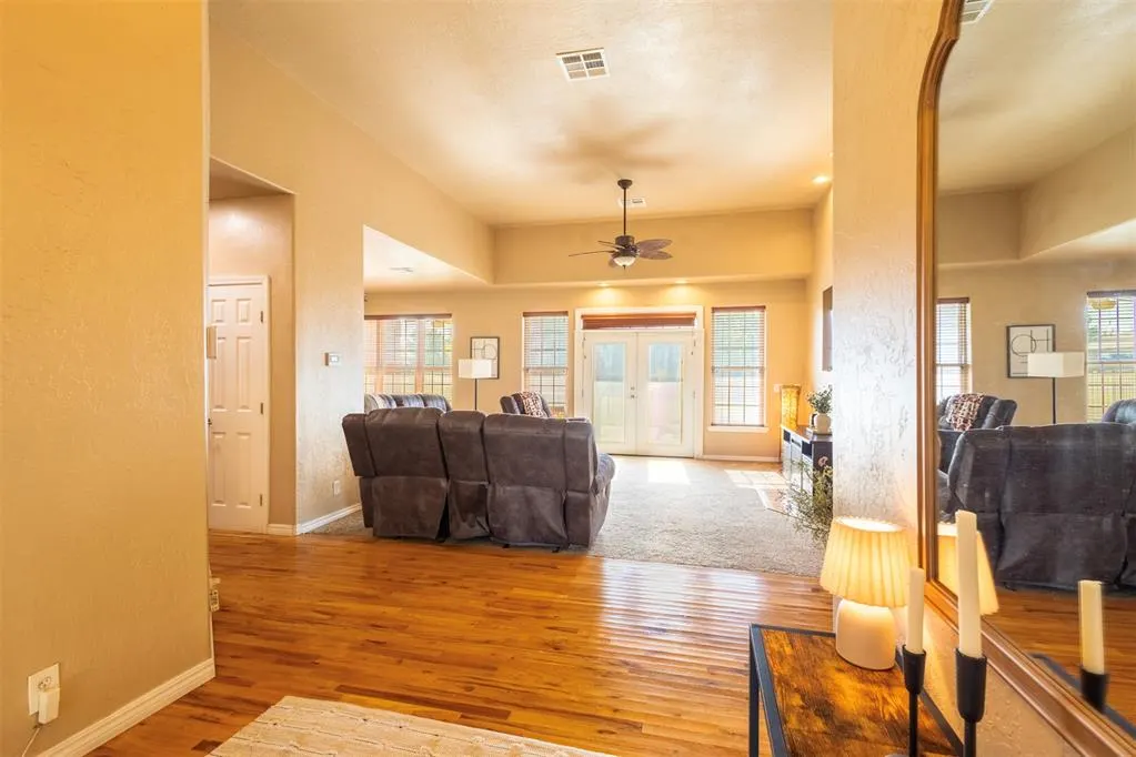 Photo 3 — 604 Konner Circle, Sayre, OK 73662
