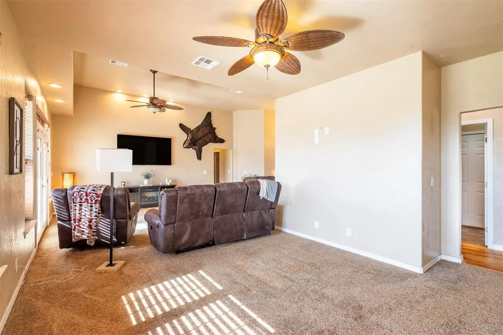 Photo 9 — 604 Konner Circle, Sayre, OK 73662