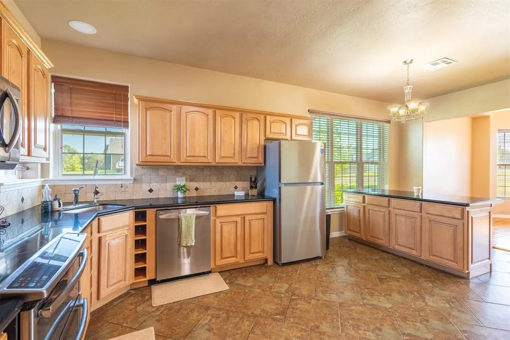 Photo 13 — 604 Konner Circle, Sayre, OK 73662