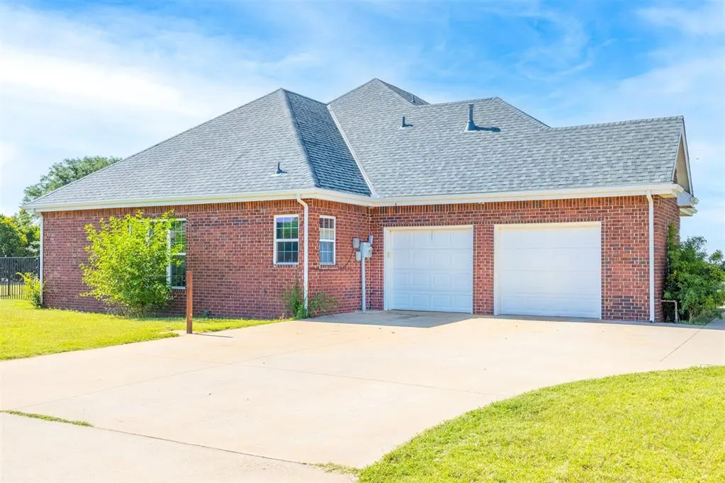 Photo 41 — 604 Konner Circle, Sayre, OK 73662