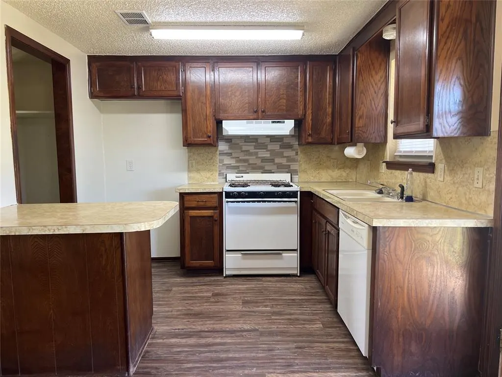 Photo 9 — 8408 S Brookline Avenue, Oklahoma City, OK 73159