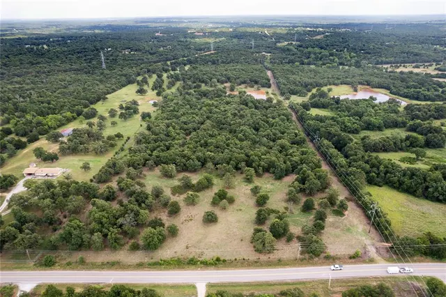 Front exterior — Peebly Road, Norman, OK 74857