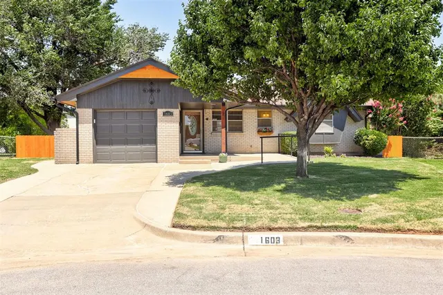 Photo 2 — 1603 SW 77th Terrace, Oklahoma City, OK 73159