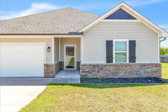 Photo 3 — 14330 Meadow Ridge Lane, Edmond, OK 73025