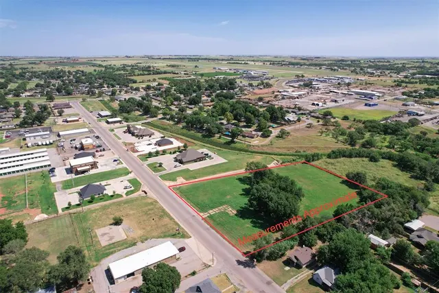 Front exterior — 00 N 00 Main Street, Elk City, OK 73644