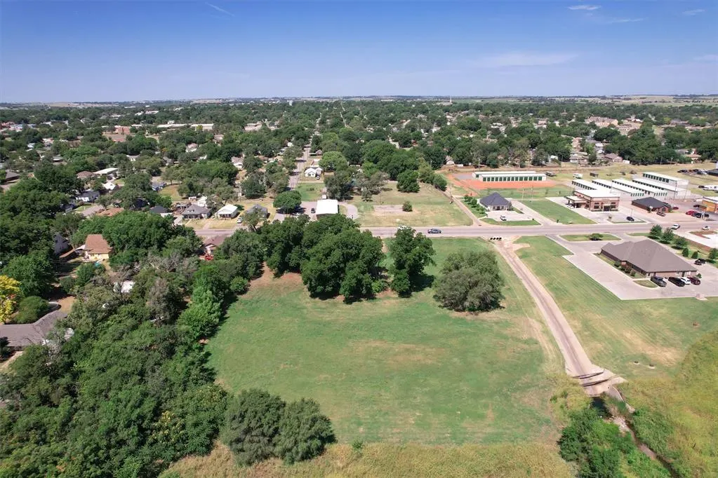 Photo 7 — 00 N 00 Main Street, Elk City, OK 73644