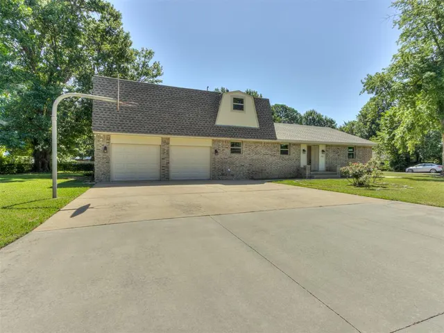 Photo 4 — 531 S Berry Road, Norman, OK 73069