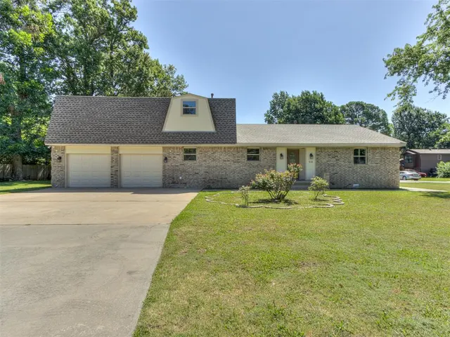 Photo 5 — 531 S Berry Road, Norman, OK 73069