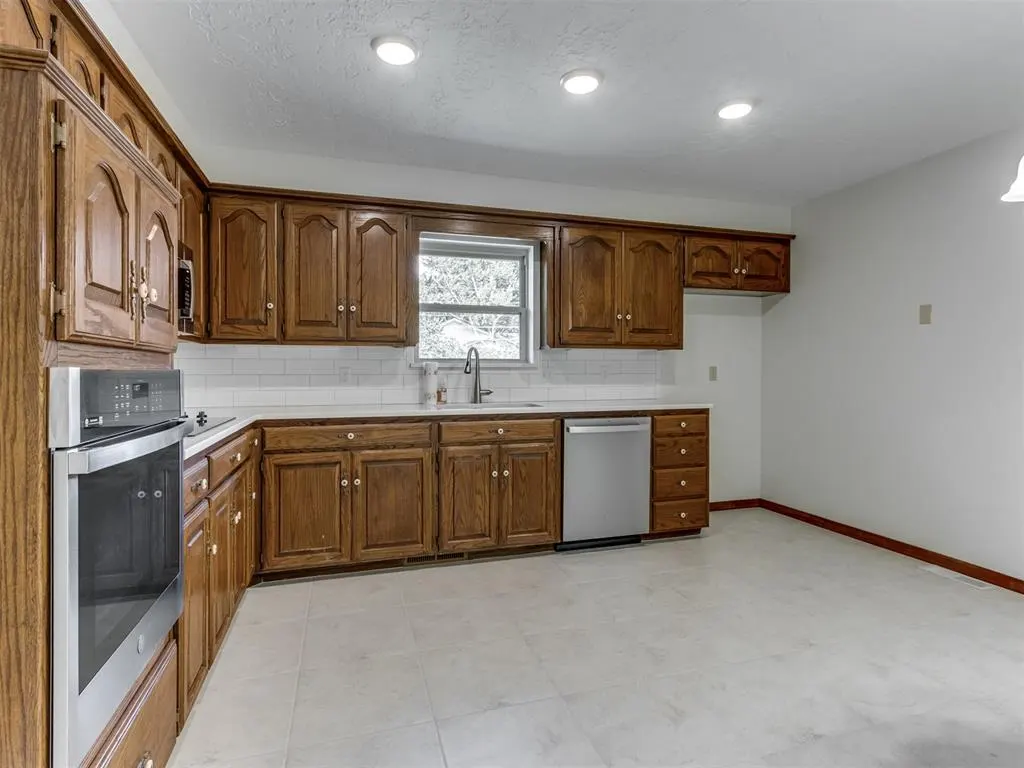 Photo 11 — 531 S Berry Road, Norman, OK 73069