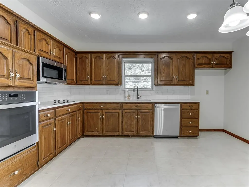 Photo 12 — 531 S Berry Road, Norman, OK 73069
