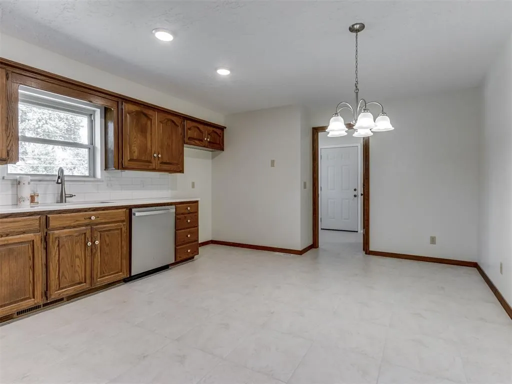 Photo 14 — 531 S Berry Road, Norman, OK 73069
