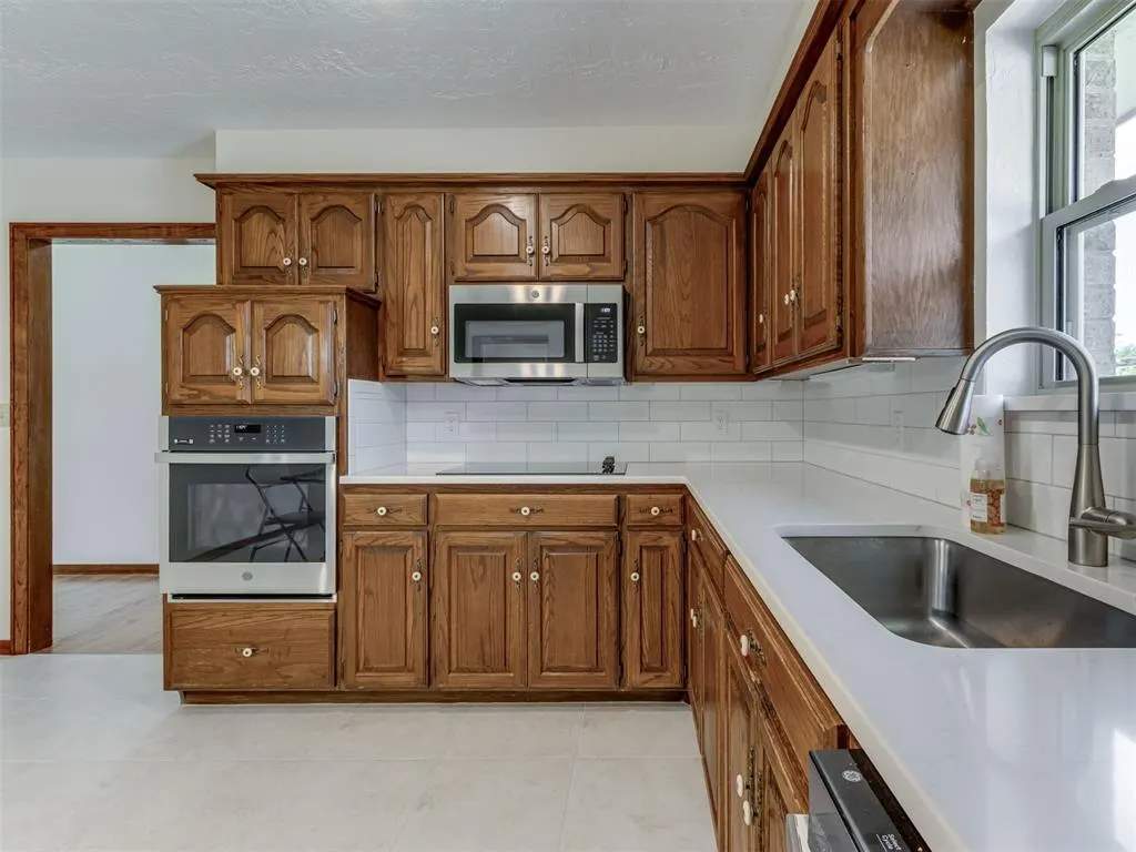 Photo 15 — 531 S Berry Road, Norman, OK 73069