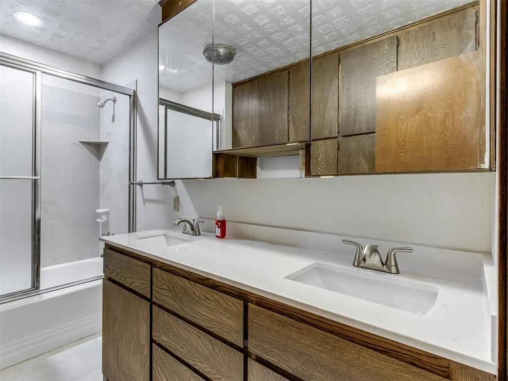 Photo 21 — 531 S Berry Road, Norman, OK 73069