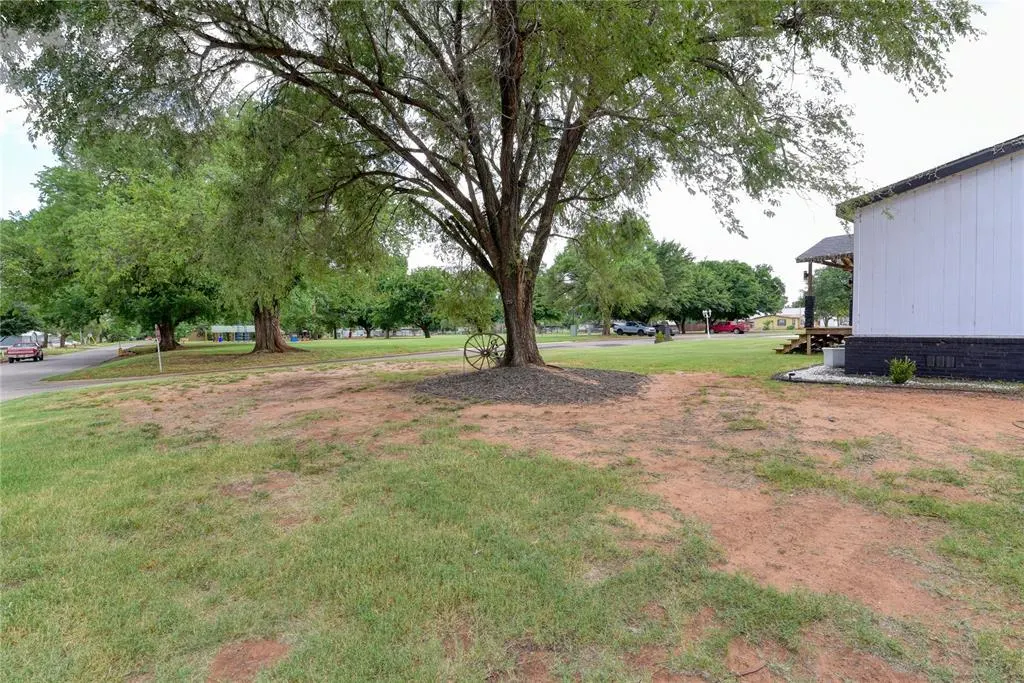 Photo 3 — 1317 W 8th Street, Elk City, OK 73644