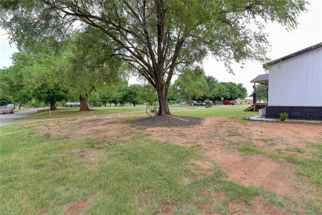 Photo 3 — 1317 W 8th Street, Elk City, OK 73644