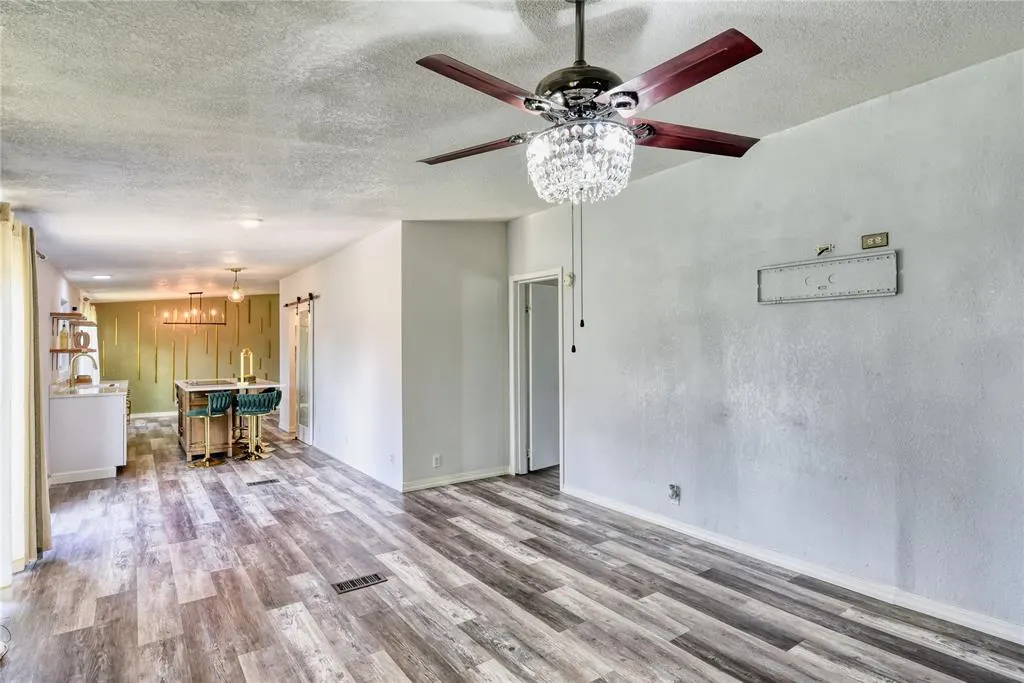 Photo 9 — 1317 W 8th Street, Elk City, OK 73644