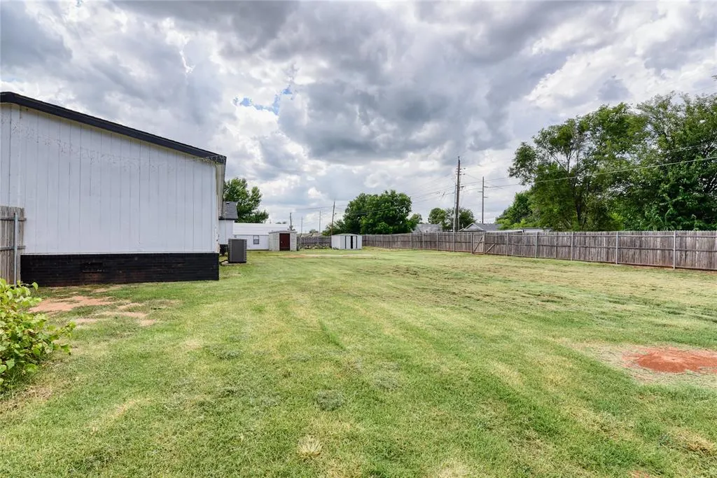 Photo 17 — 1317 W 8th Street, Elk City, OK 73644